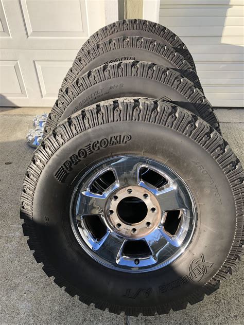 Dodge Ram 2500/3500 17 inch Wheels and 35 inch tires for Sale in Puyallup, WA - OfferUp