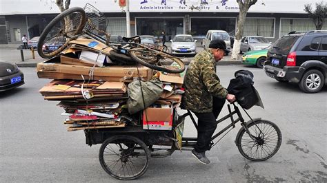 女硕士从海外回农村捡垃圾 认识北京一半收破烂的