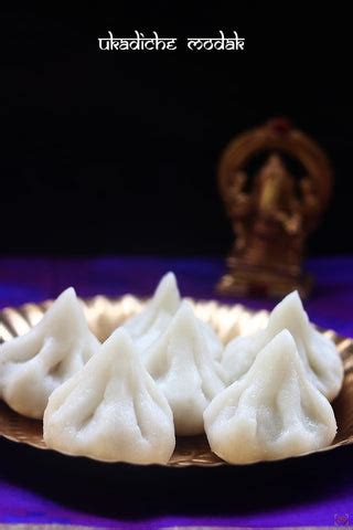 Ukadiche Modak in Cook & Serve Saucepot & Stahl Versatil Pressure Cook ...