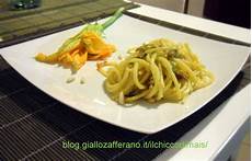 pasta fiori di zucca e alici bucatini con fiori di zucca e pinoli pasta fiori di zucca e alici bucatini con fiori di zucca e pinoli