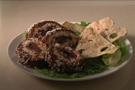 Rollo de frijoles rellenos de queso y atún | La Nación