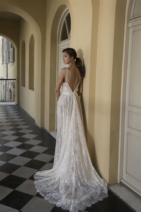Arlet wedding dress by Valeri Gross. Shop online & schedule a fitting at Ana Koi Bridal