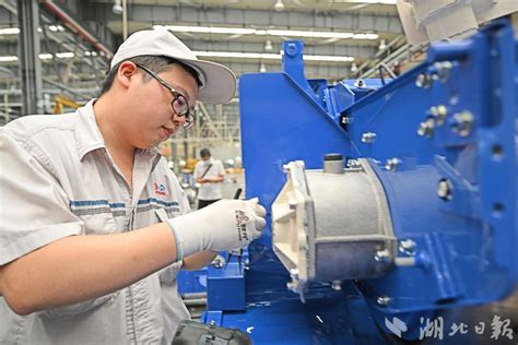 神龙公司襄阳工厂：3万件出口法国曲轴完成生产-企业新闻-东风汽车集团有限公司