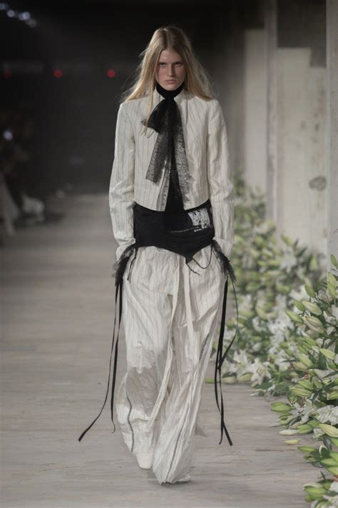 Ann Demeulemeester Spring 2025 Ready-to-Wear Collection | Fashion week ...