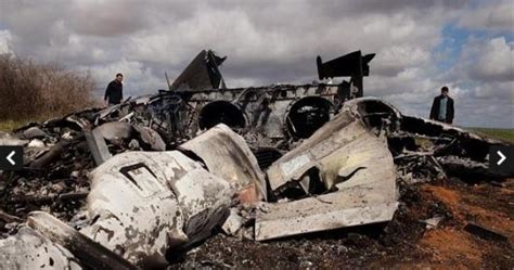 美国本土突发空难，一架飞机摔成一地零件，机上全部乘客死亡_腾讯新闻