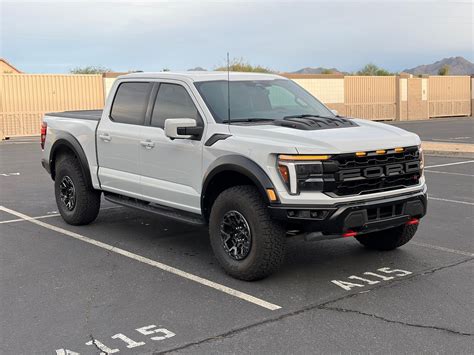 Dealer Buys Ford F-150 Raptor R, Drives 8,800 Miles, Sells Below MSRP - autoevolution