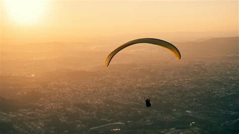 Parachuting Sunset 的图像结果