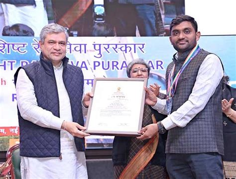 Railway Award : 'अतिविशिष्ट रेल सेवा पुरस्कार' सोहळ्यात मध्य रेल्वेची ...