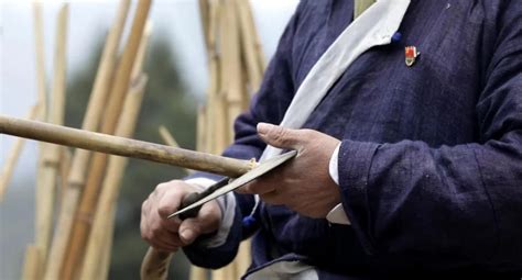貴州50歲苗族藝人木樓做蘆笙30餘年 做笙授徒月均收入六千元 - 每日頭條