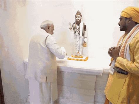 Ayodhya Ram Mandir VISIT; PM Modi Hoists Flag on 161 Feet Shikhar 673 ...