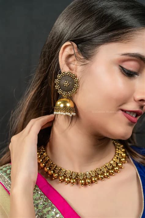 BINNI Binnis Wardrobe Tarini Golden Necklace Set Price in India - Buy ...