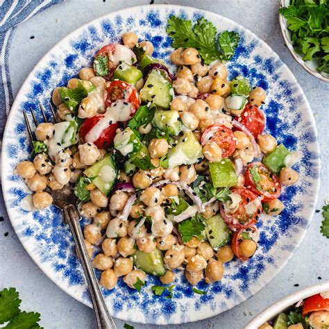 Chickpea salad with creamy tahini dressing - The Delicious plate