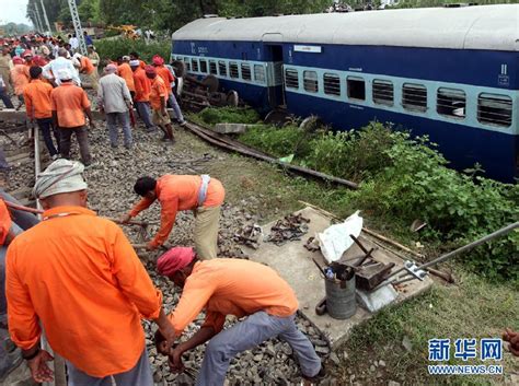 印度两列火车相撞造成至少12人死亡(组图)-搜狐滚动