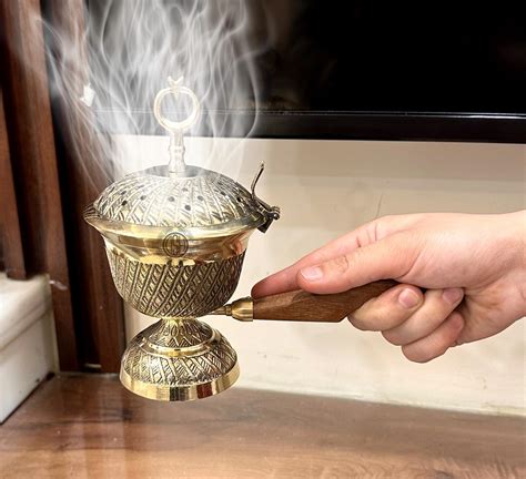 DSH CRAFTING YOUR CURIOSITY Brass Dhuna Loban Burner with Wooden Handle ...