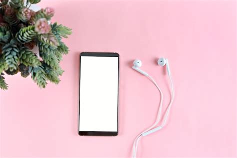 Mobile Phone On Table 的图像结果