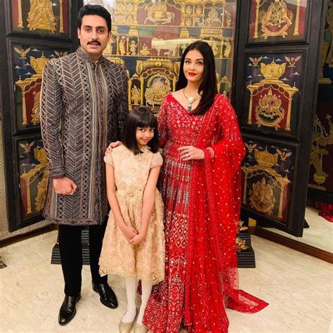 Aishwarya Rai's festival looks: A blend of tradition and glamour