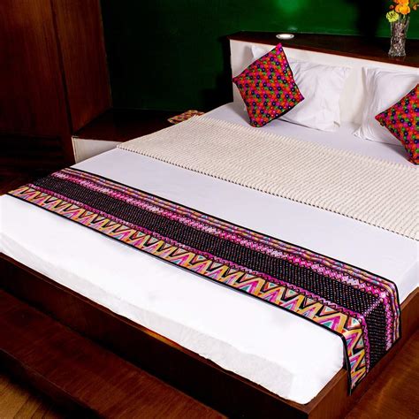 Buy V2G Table or Bed Runner The Pink n Black Pattern 08, (for 6-8 ...