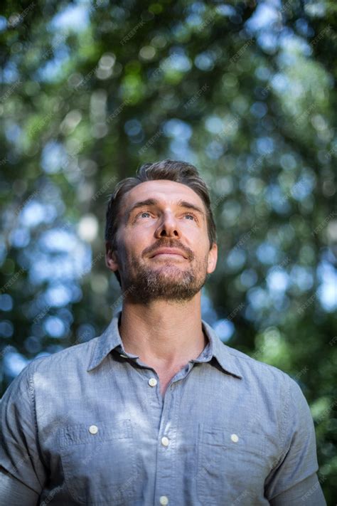 Busy Man Looking Up 的图像结果