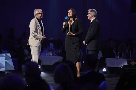 Emons Nyheder: LEO Award 2025 til Christiane Bauer: Hvorfor teamwork ...