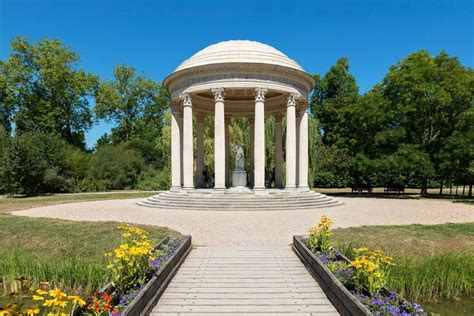 14 Amazing Things to Do In Paris On Honeymoon For Newlyweds