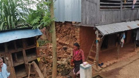 गिर गए मकान, दरक गई जमीन... नेपाल में भूकंप के चार झटकों से 20 घर ...