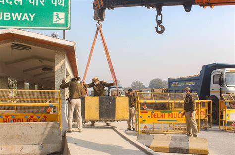 Farm laws: Farmers say they will remain at UP Gate border, claim to ...