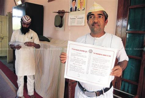 Buy JAIL PRISONERS AT WORK IN MAHARASHTRA Pictures, Images, Photos By ...