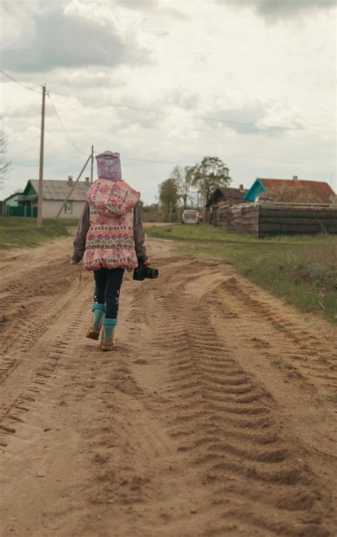 People Walking towards Camera 的图像结果