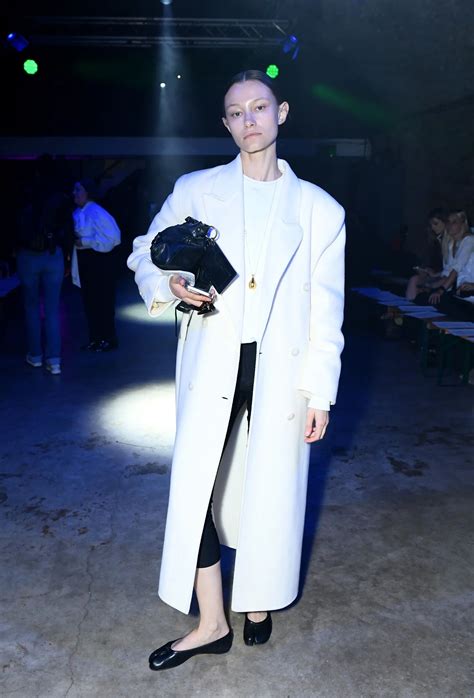 Unsure what shoes to wear with capris this summer? Follow these 7 ...