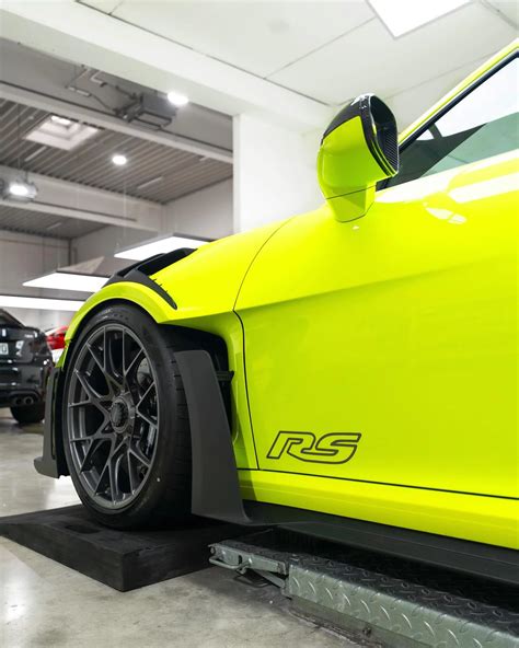 Acid Green - Porsche 911 GT3 RS (992) | carpaints.co