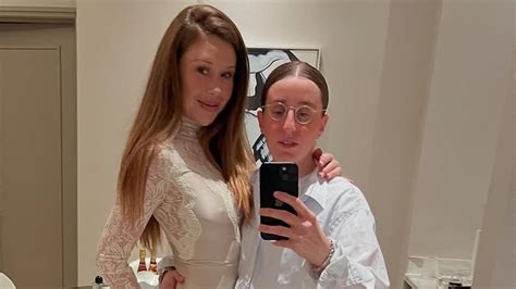 'Bachelorette' alum Gabby Windey marries comedian Robby Hoffman