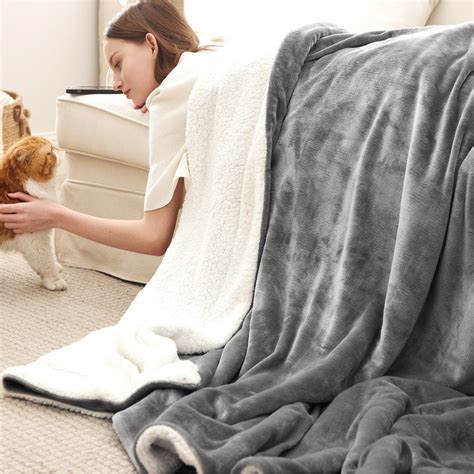 Bedsure Sherpa Fleece Blankets King Size for Bed - Thick and Warm, Soft ...