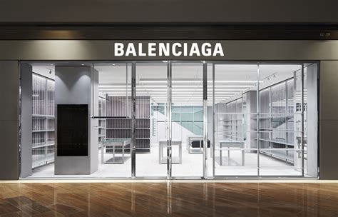 BALENCIAGA | 全新亮相，探索创意火花_设计