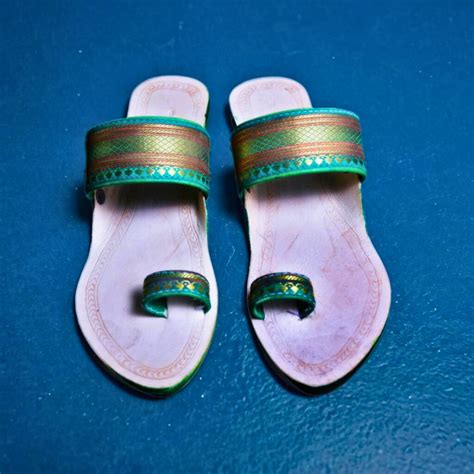 KOLHAPURI CHAPPAL Paithani Single Patta Ladies Leather Footwear Green ...