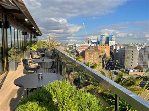 Hyatt Place London City East hotel: cocktails in East London