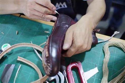 鞋是怎么做的？工厂做鞋的秘密，鞋底都是一次成型_凤凰网视频_凤凰网