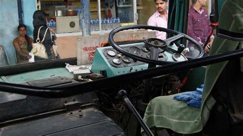 MTC drivers and conductors picket MD office seeking work