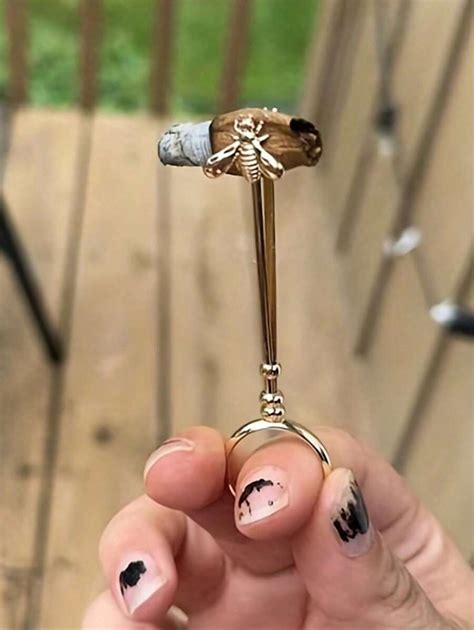 1pc Golden Bee Cigarette Holder, Elegant Cigarette Holder Ring Rack ...