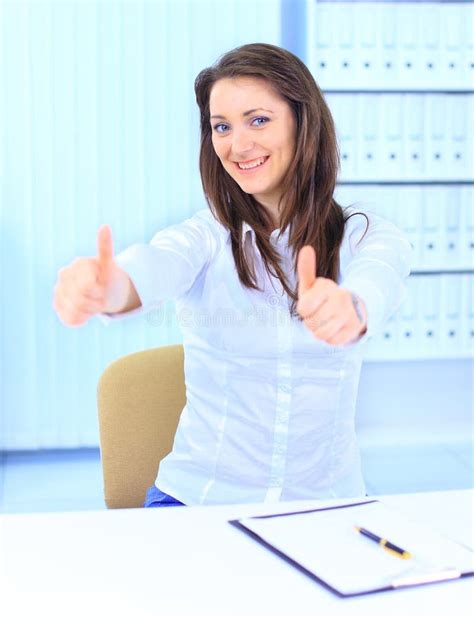 Group of Smiling Business Women 的图像结果