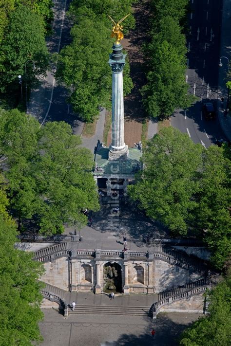 München von oben - Friedensdenkmal mit Friedensengel in München ...