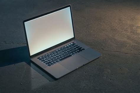 High-Tech Laptop 的图像结果