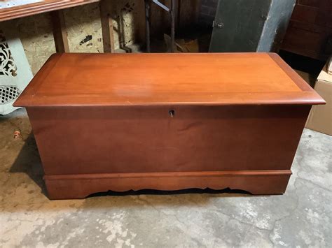 Lot - Vintage Lane Cedar Chest