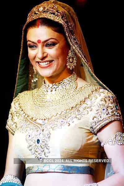 Sushmita on ramp Pics | Sushmita on ramp Photos | Sushmita on ramp ...