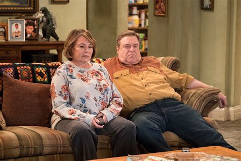 Roseanne Review: Roseanne Gets the Chair (Season 10 Episode 3)