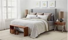 kissen set bett 12 ways to arrange pillows on a bed overstock kissen set bett 12 ways to arrange pillows on a bed overstock