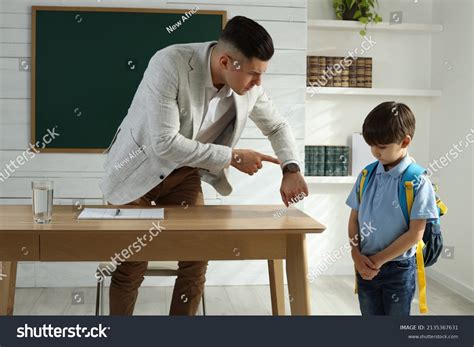 366 imágenes de Teacher scolding a boy - Imágenes, fotos y vectores de ...