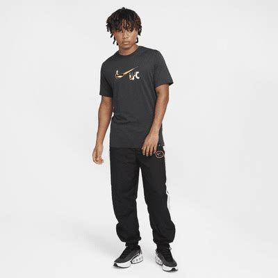 Liverpool F.C. Swoosh Men's Nike Football T-Shirt. Nike IN