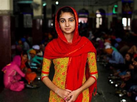 This Romanian Photographer is Documenting Beautiful Faces in India and ...