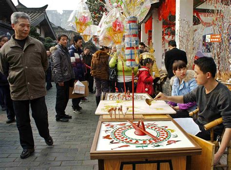 摆地摊饰品,摆地摊饰品展示架,摆地摊饰品箱(第5页)_大山谷图库