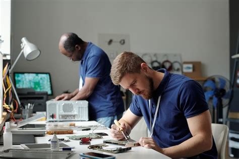 Bending at Computer 的图像结果